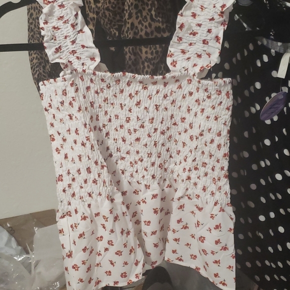 🌼1 S Left❤New boutique smocked tank - Picture 5 of 7